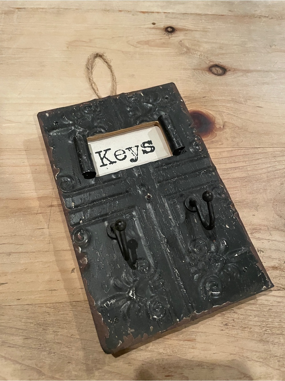 NWT Savannah Farmhouse Distressed Metal Rustic hanging hook Key Holder